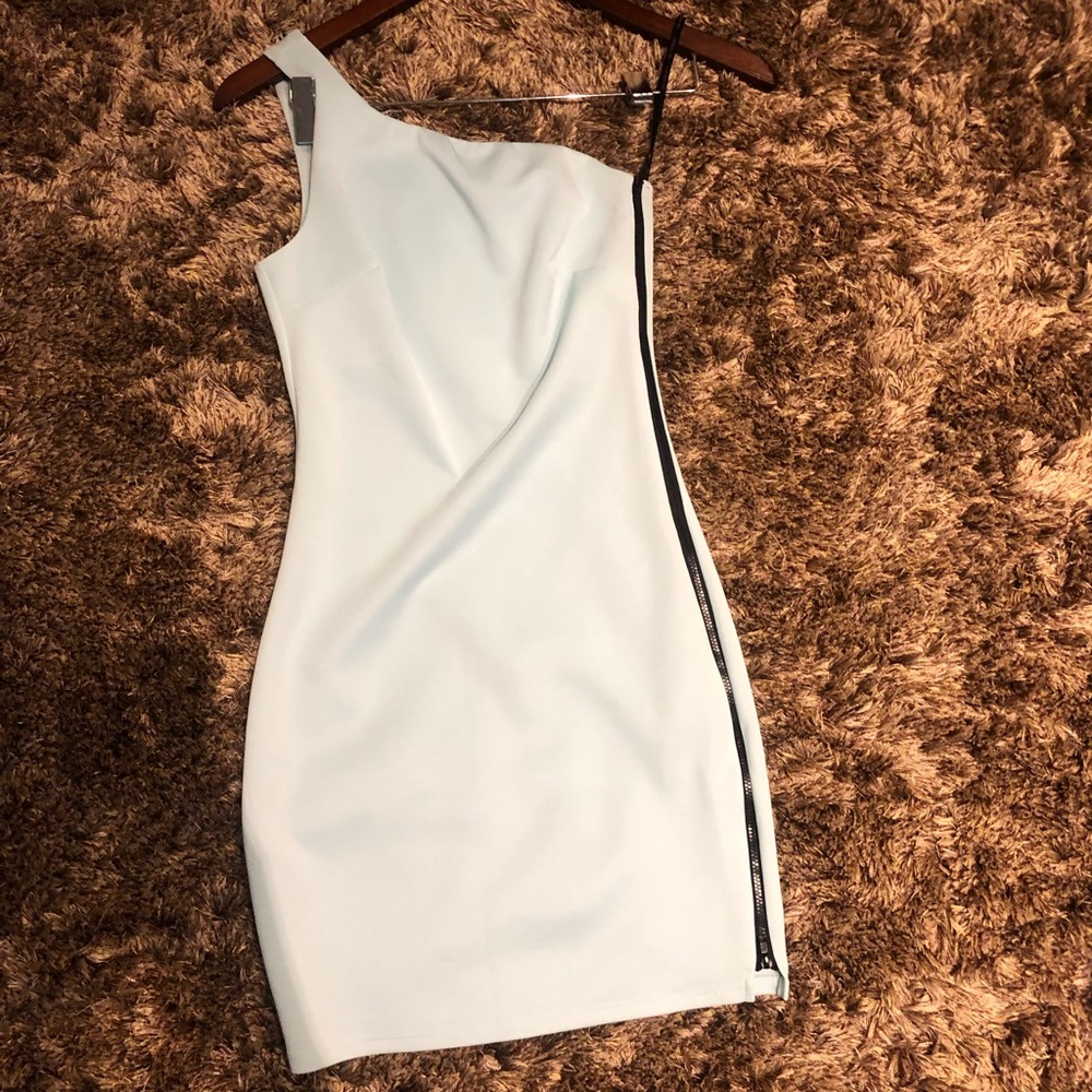 XS MATERIAL GIRL SIDE ZIP OFF ONE SHOULDER DRESS